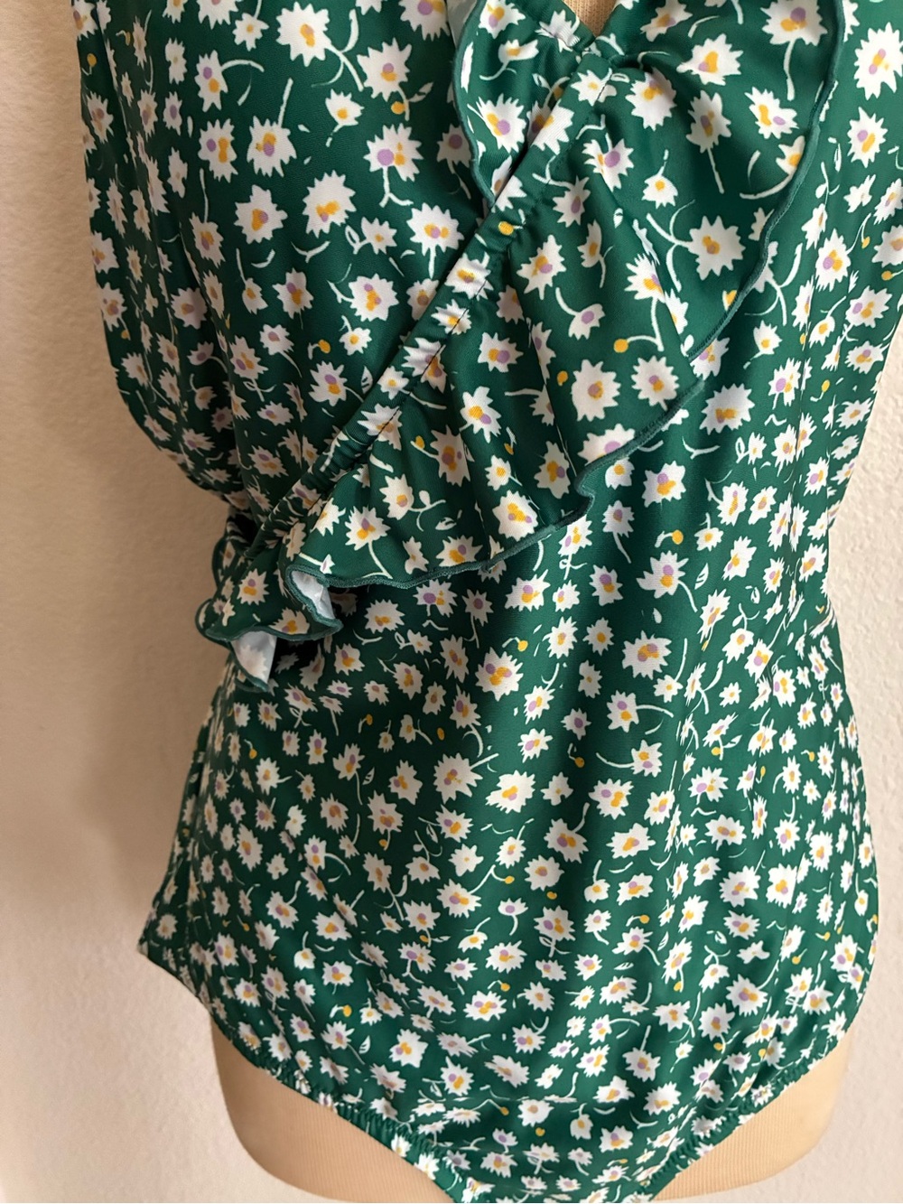ModCloth daisy bathing suit - Picture 4 of 9